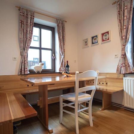 Pritlicni Apartma Hribovc Z Atrijem ครานสกา โกรา ภายนอก รูปภาพ