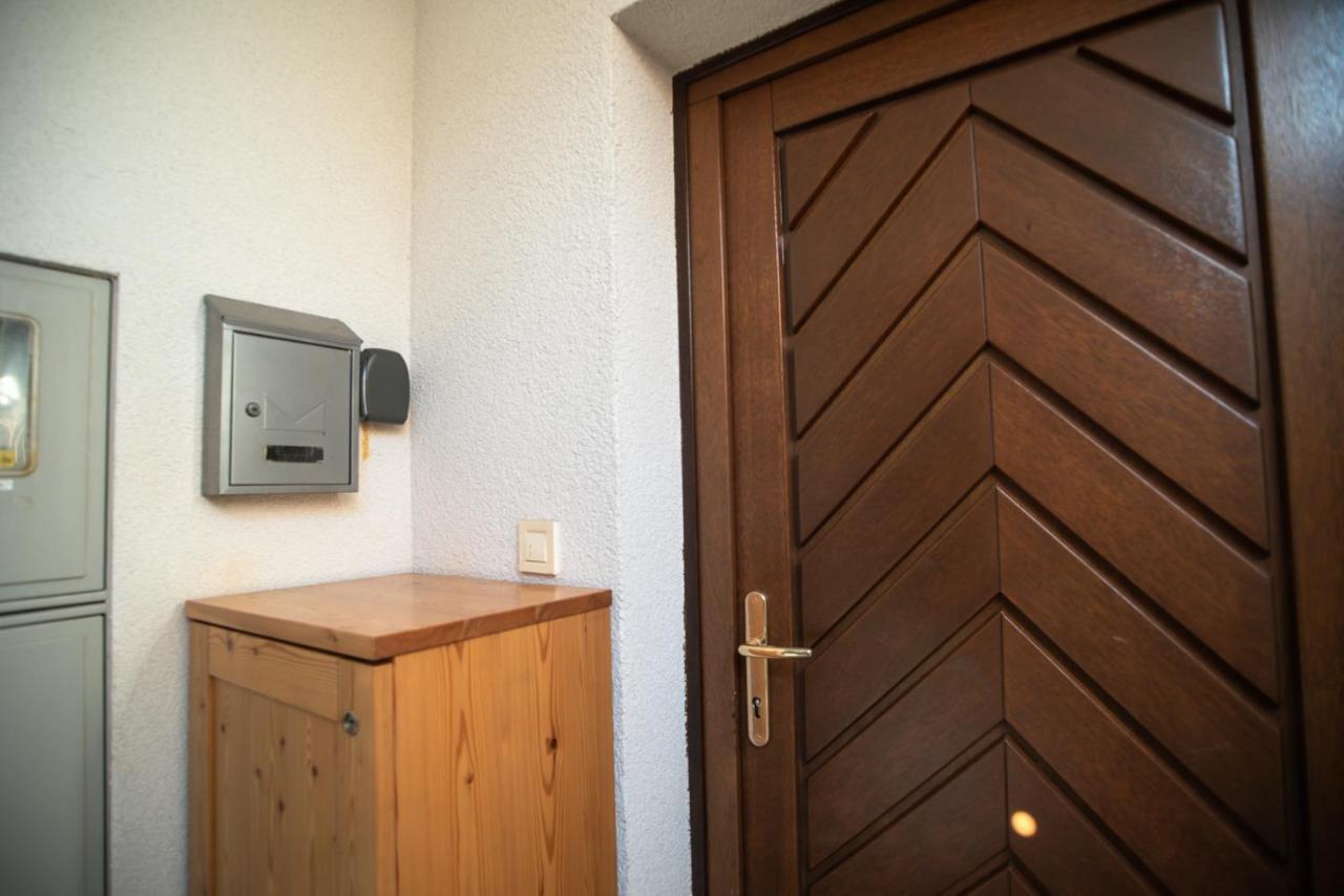 Pritlicni Apartma Hribovc Z Atrijem ครานสกา โกรา ภายนอก รูปภาพ