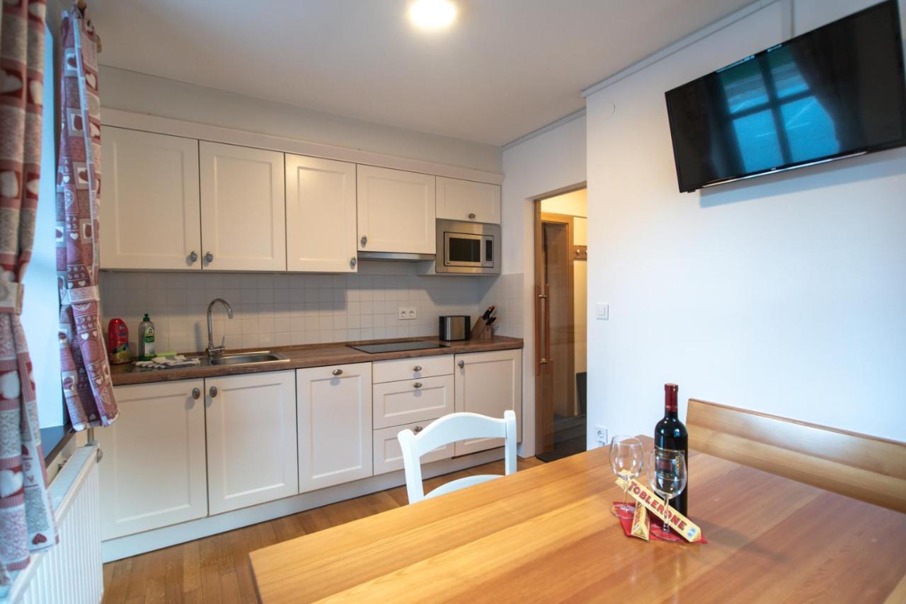 Pritlicni Apartma Hribovc Z Atrijem ครานสกา โกรา ภายนอก รูปภาพ