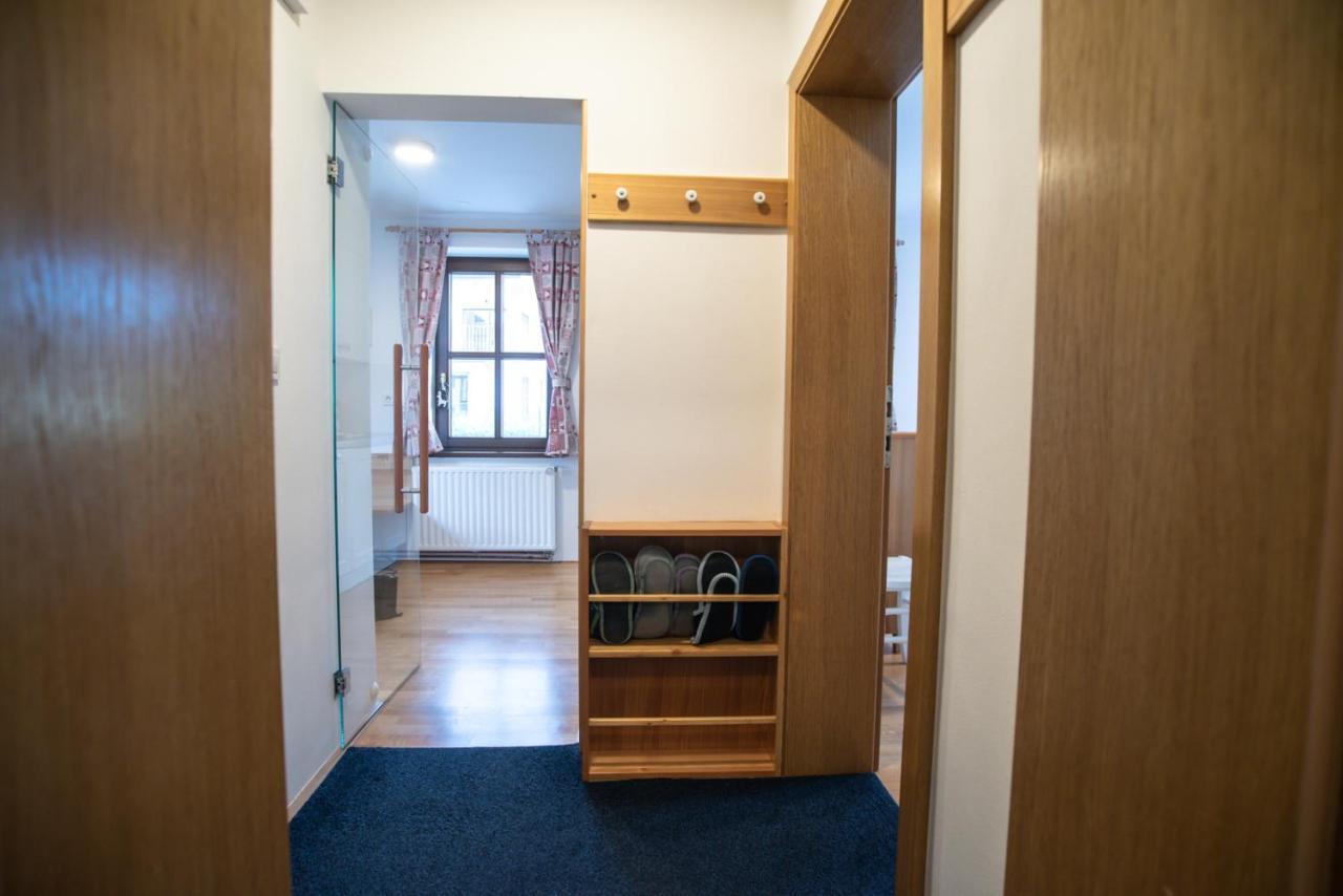 Pritlicni Apartma Hribovc Z Atrijem ครานสกา โกรา ภายนอก รูปภาพ