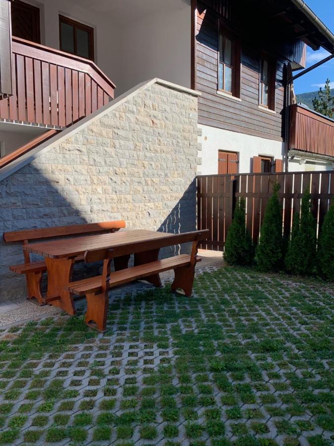 Pritlicni Apartma Hribovc Z Atrijem ครานสกา โกรา ภายนอก รูปภาพ
